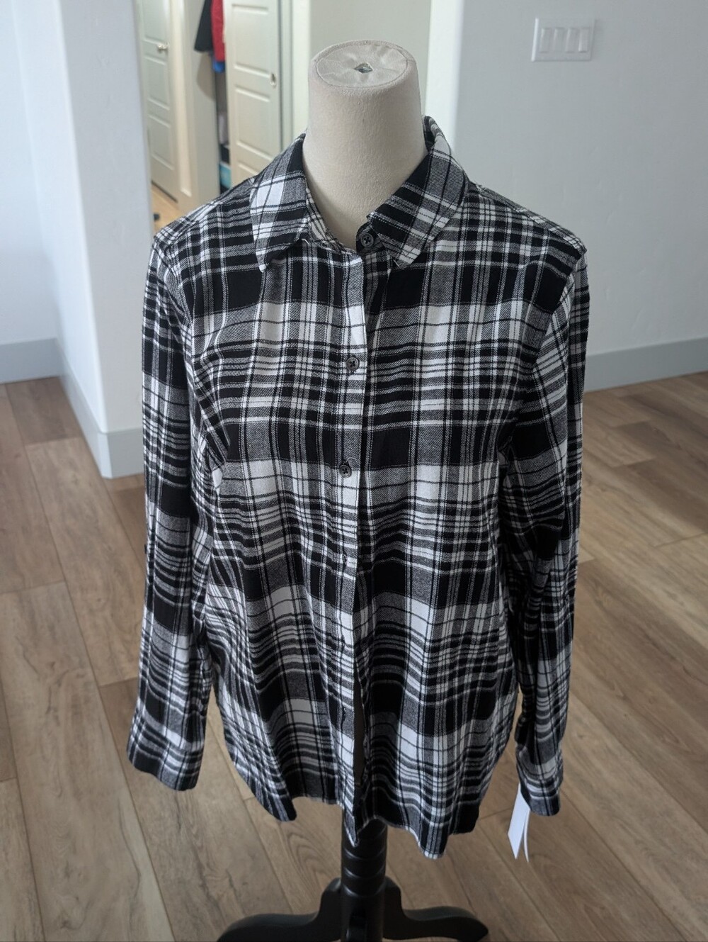 Black & White Plaid Button-Up Shirt -womens Long Sleeve
